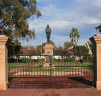 Dalby War Memorial and Gates - Mackay Tourism