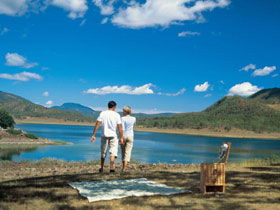 Lake Maroon - Mackay Tourism 0
