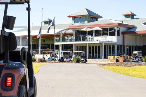 Club Catalina - Mackay Tourism 4