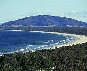 Sir Charles Kingsford Smith Memorial And Lookout - Mackay Tourism 0