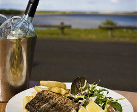 Hedys Restaurant At The Heads Hotel - Mackay Tourism 0