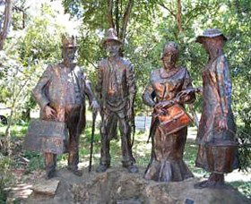 Dad, Dave, Mum And Mabel - Mackay Tourism 1