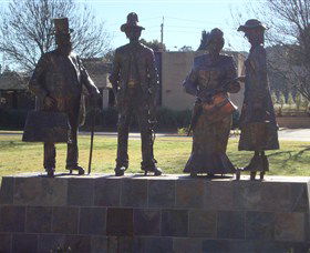 Dad, Dave, Mum And Mabel - Mackay Tourism 3