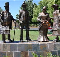Dad Dave Mum and Mabel - Mackay Tourism