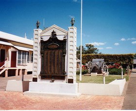 Gayndah War Memorial - Mackay Tourism 0