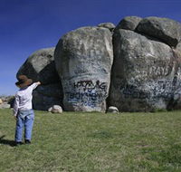 Thunderbolts Rock - Mackay Tourism