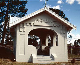Stanthorpe Soldiers Memorial - Mackay Tourism 0