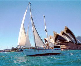 A Luxury Yacht On Sydney Harbour - Mackay Tourism 1