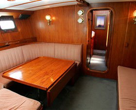A Luxury Yacht On Sydney Harbour - Mackay Tourism 2