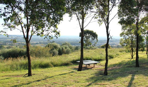 Turkeys Nest Picnic Area And Lookout - Mackay Tourism 0