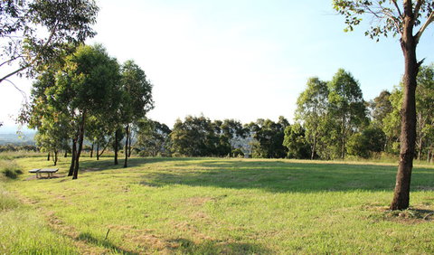 Turkeys Nest Picnic Area And Lookout - Mackay Tourism 1