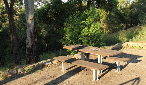 Turkeys Nest Picnic Area And Lookout - Mackay Tourism 3