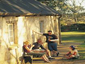 Overland Corner Hotel - Mackay Tourism 0