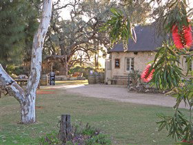 Overland Corner Hotel - Mackay Tourism 1