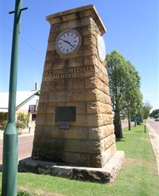 Major Mitchell Memorial - Mackay Tourism 0