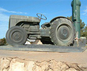 Ferguson Tractor Monument - Mackay Tourism 0