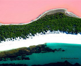 Lake Hillier - Mackay Tourism 0