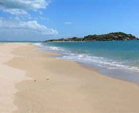 Dhamitjinya (East Woody Island) And Galaru (East Woody Beach) - Mackay Tourism 4