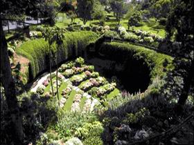 Umpherston Sinkhole - Mackay Tourism 0