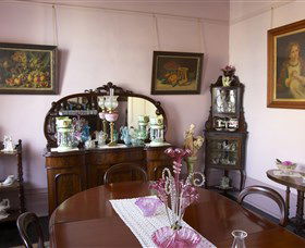 Jerilderie Historic Residence - Historic Home And Gardens - Mackay Tourism 0