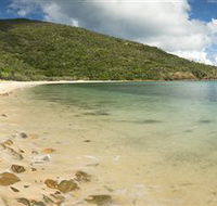 Connie Bay on Keswick Island - Mackay Tourism