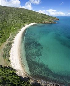 Connie Bay On Keswick Island - Mackay Tourism 2