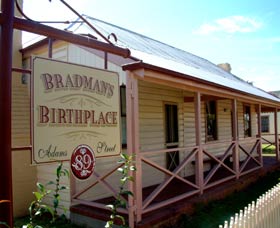 Bradmans Birthplace Museum Cootamundra - Mackay Tourism 1