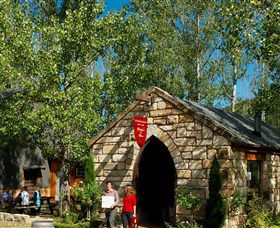 Stonehurst Cedar Creek Vineyard - Mackay Tourism 0