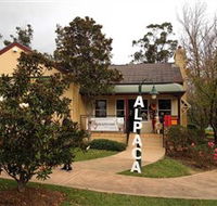 Australian Alpaca Barn - Hunter Valley Gardens - Mackay Tourism