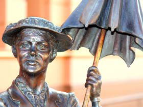 Mary Poppins Statue - Mackay Tourism 0