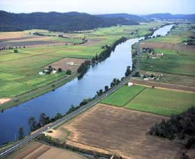 The Clarence River - Mackay Tourism 0