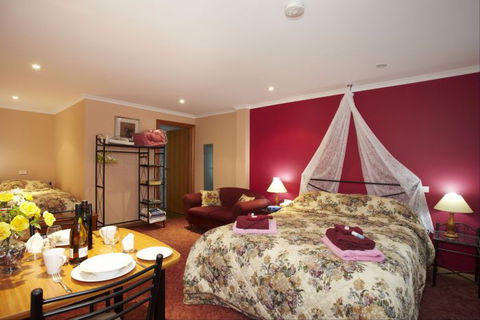 NorthEast Restawhile Bed And Breakfast - Mackay Tourism 8