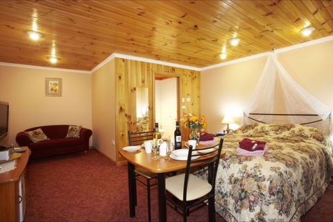 NorthEast Restawhile Bed And Breakfast - Mackay Tourism 10