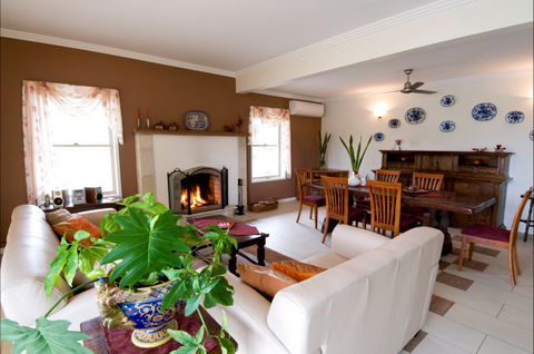 Villa Cavour Bed And Breakfast - Mackay Tourism 3