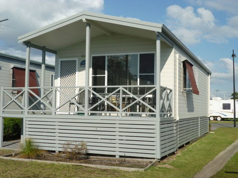 Belmont Pines Lakeside Holiday Park - Mackay Tourism 3
