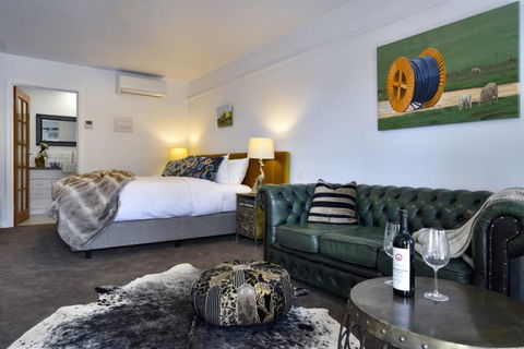 Farmers Arms Hotel & Art Suites Daylesford - Mackay Tourism 4