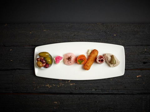 Farmers Arms Hotel & Art Suites Daylesford - Mackay Tourism 14