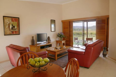 Nightingale Wines Luxury Villas - Mackay Tourism 0