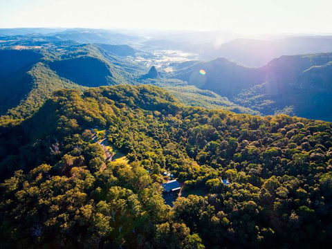 International Park Tours Walking Holidays - Mackay Tourism 0