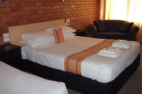 Hilldrop Motor Inn - Mackay Tourism 0