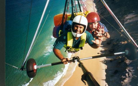 David Cookman–Sunshine Coast Hang Gliding - Mackay Tourism 0