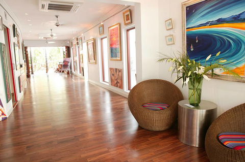 Barefoot Art Food Wine - Mackay Tourism 0