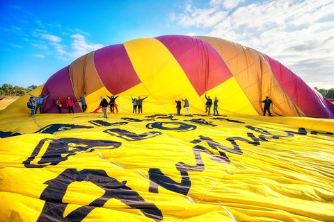 Hot Air Ballooning Over Sydney Macarthur Region Including A Champagne Breakfast - Mackay Tourism 1