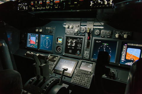 Airliner-737 - 60 MINS - Flight Simulator Experience - Mackay Tourism 1