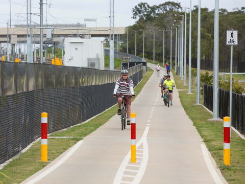 Petrie To Kippa-Ring Shared Pathway - Mackay Tourism 1