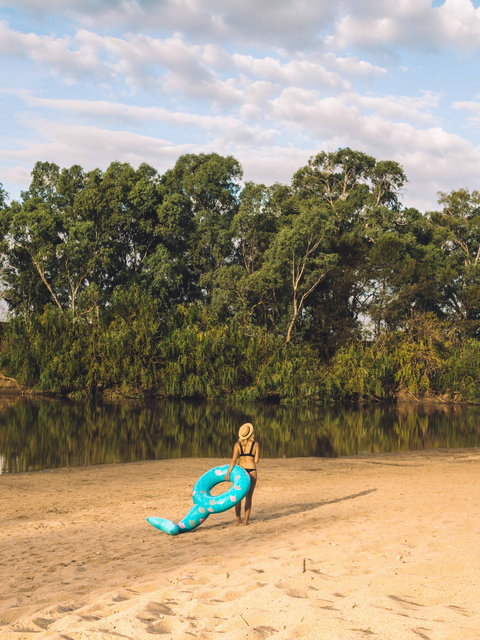 Riverside:  Wagga Beach - Mackay Tourism 2