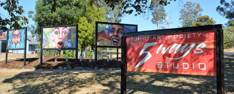 Tumut Art Society 5Ways Gallery - Mackay Tourism 0