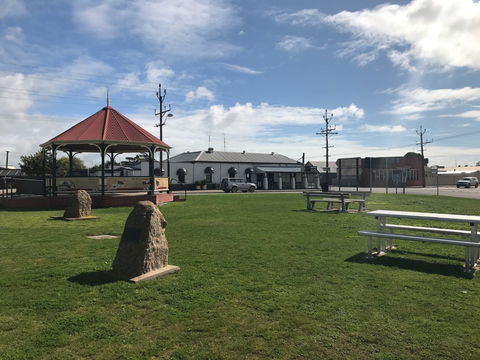 Warooka - Mackay Tourism 0