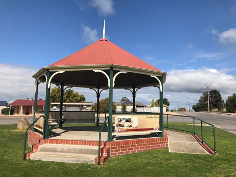 Warooka - Mackay Tourism 1