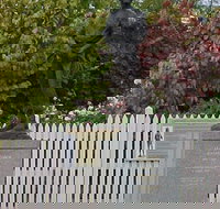 Alexander Cameron Statue - Mackay Tourism